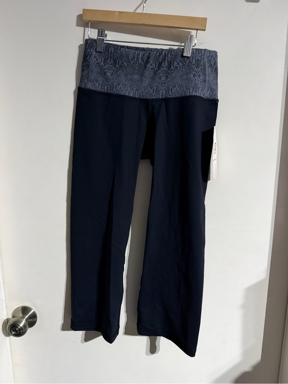 BNWT Women’s Road Runner Sports Capri Leggings Size XS